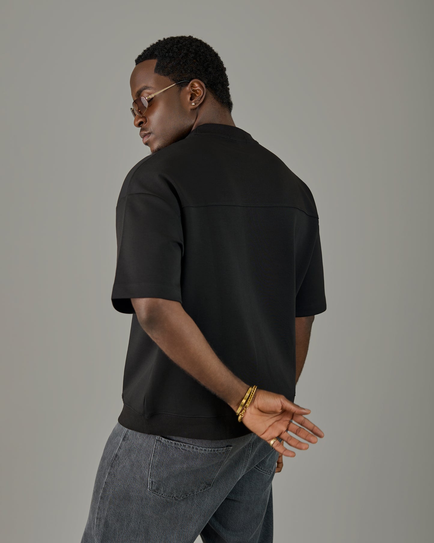 Black round neck tshirt