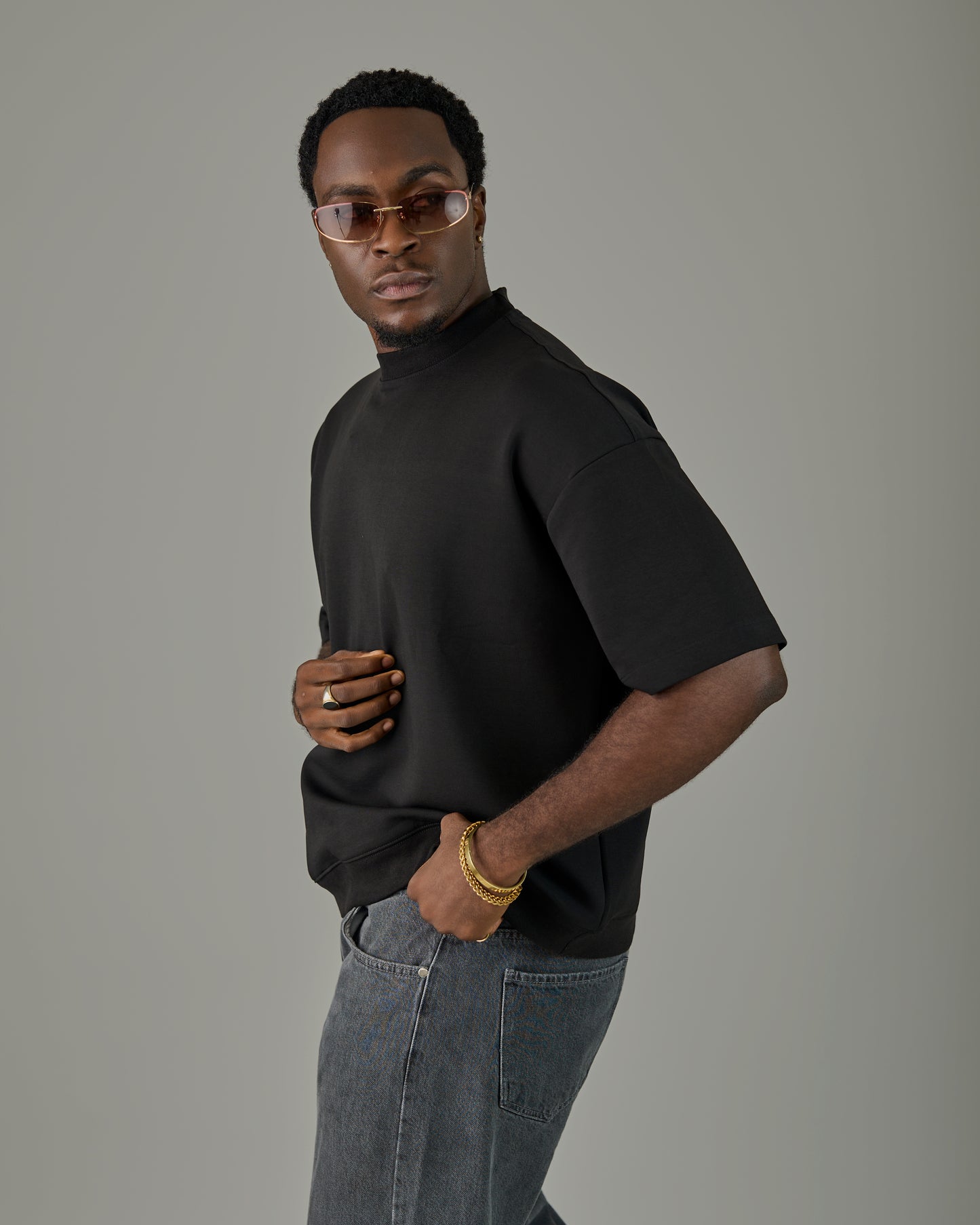 Black round neck tshirt