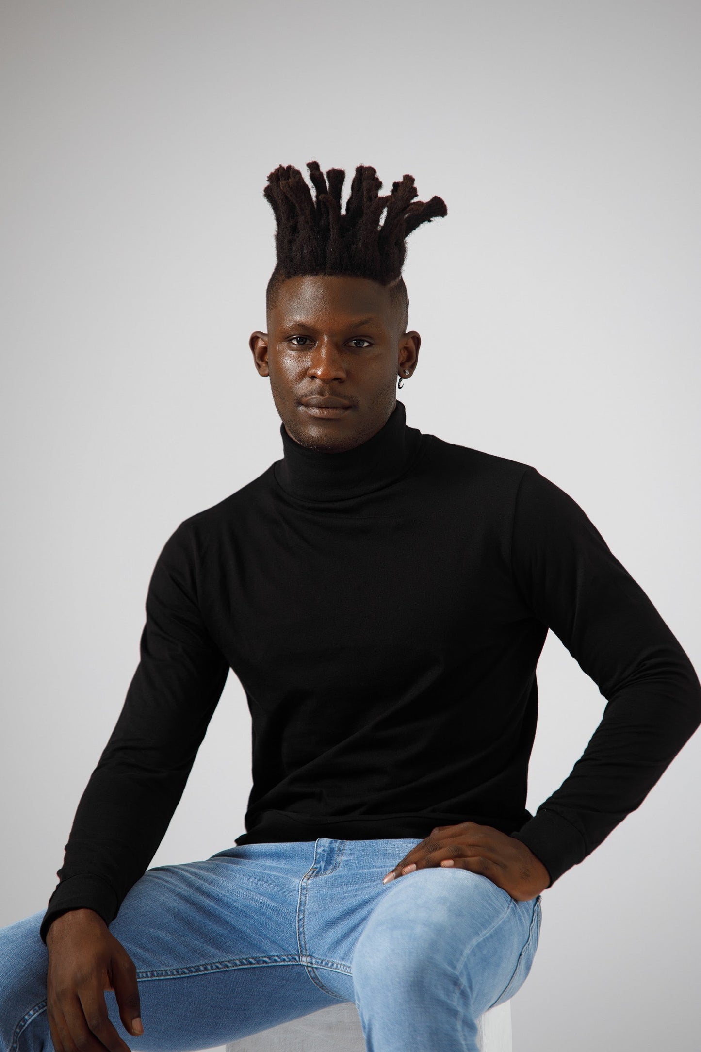 🎁 Black turtle neck shirt (100% off)